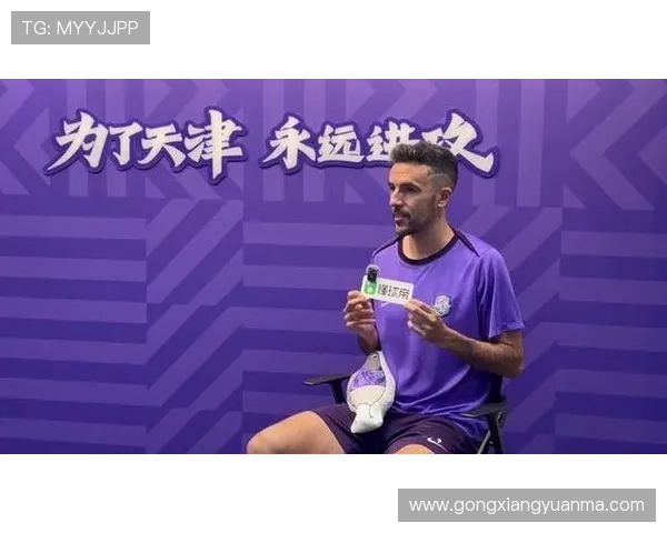 海港赛前Vlog:球员领取懂球帝MVP奖杯 期待精彩表现 海港赛前Vlog:球员领取懂球帝MVP奖杯 期待精彩表现